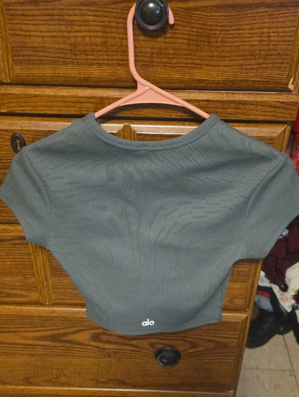 ALO Yoga Ribbed Short-Sleeve Crop Top in Slate Green